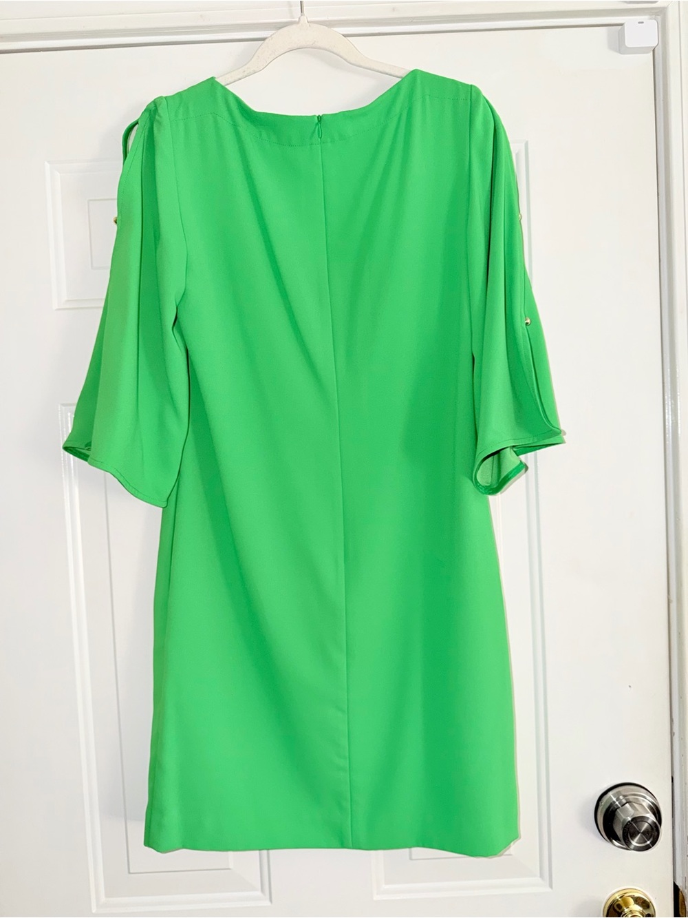 Trina Turk Green Shift Dress w/ Button Sleeve and key hole chest detail. Sz 6 - Picture 6 of 9